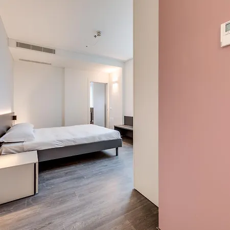 Sky Tower Apartmanhotel 5*